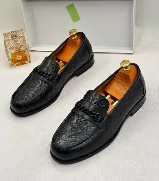 Dress shoes
