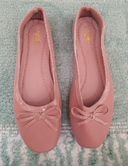 Adult's shoes 