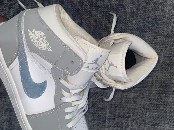 Jordan 1 Mid grey