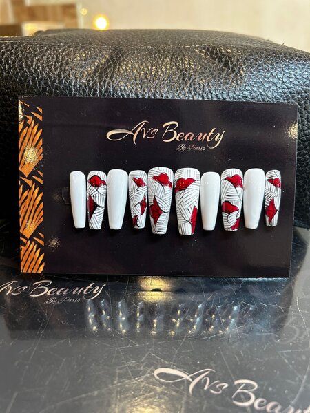 Press on nails