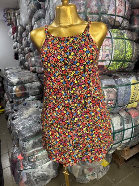 Robe fleurie colorée d'été