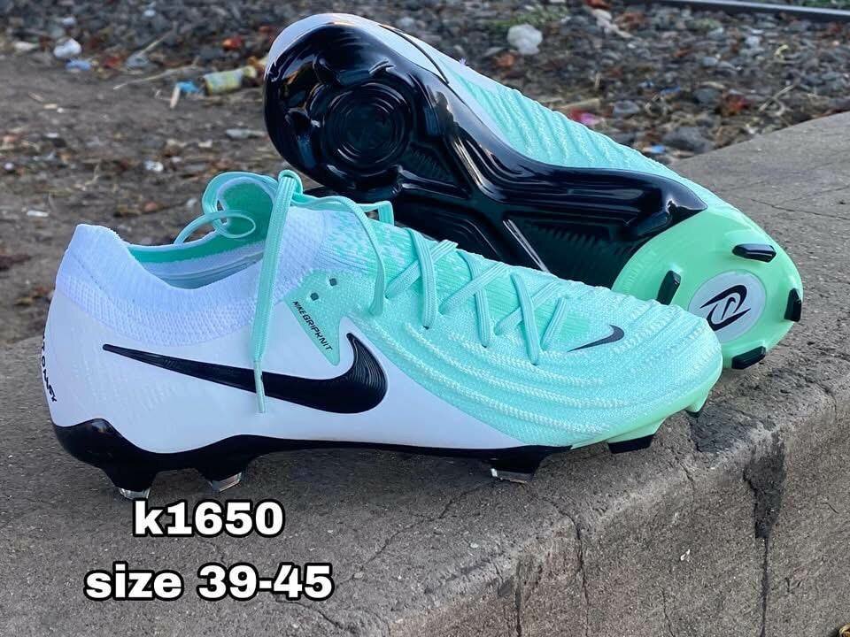 Soccer boots