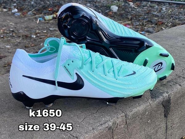 Soccer boots