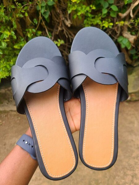 Sandales plates en cuir élégantes