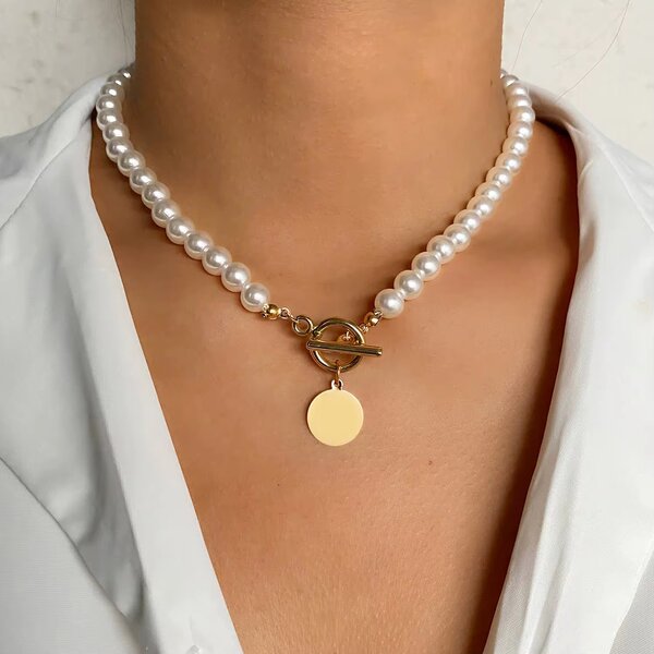 Collier perles et pendentif doré