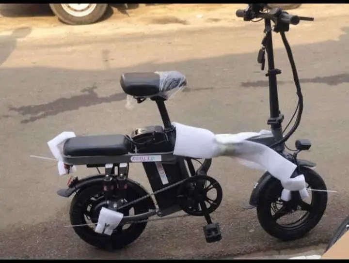 Vélo électrique pliable compact