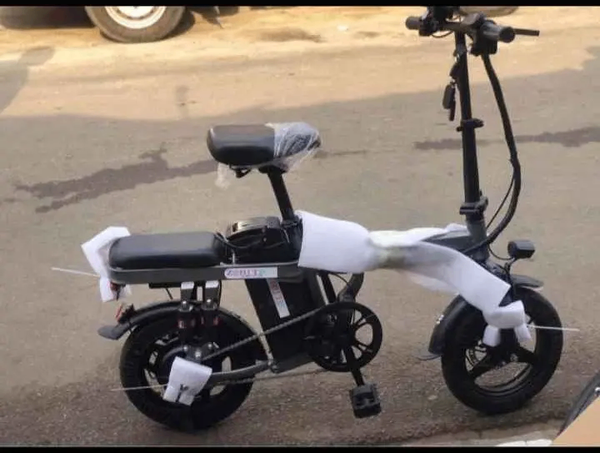 Vélo électrique pliable compact