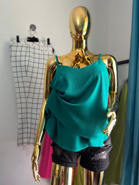 Sleeveless tops