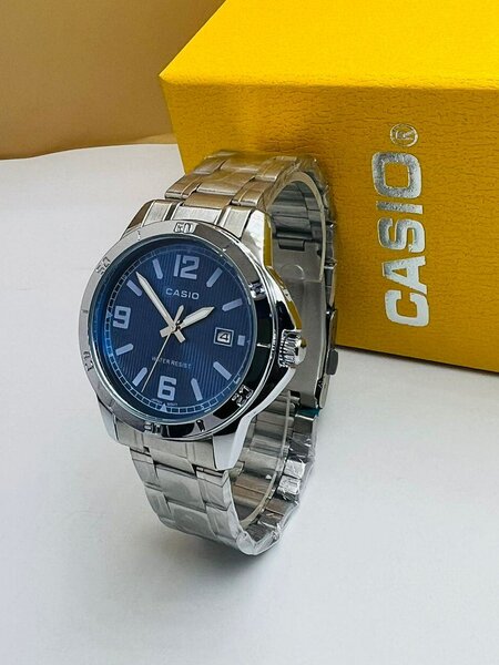 Montre de luxe disponible
