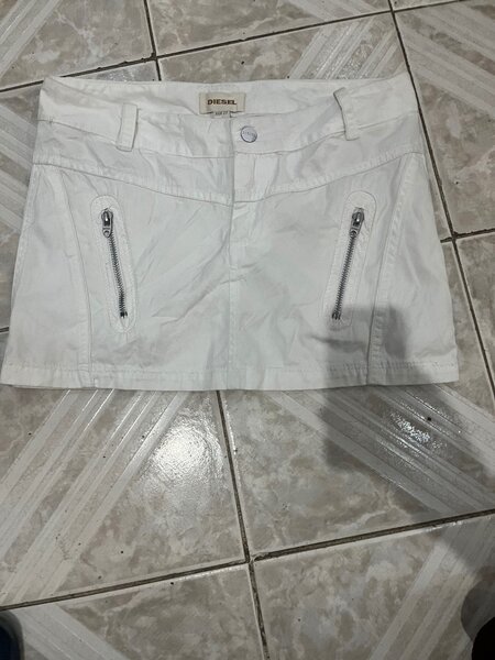 Mini-jupe blanche élégante