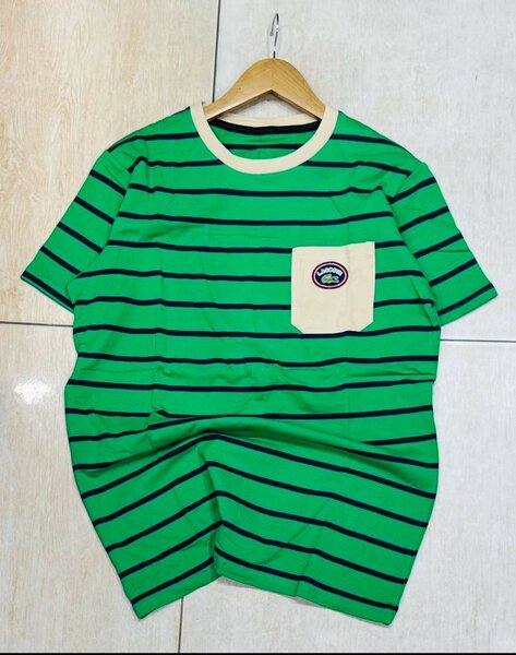 T-shirt à rayures tendance