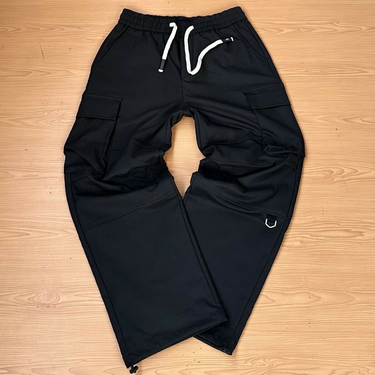 Side pockets pants