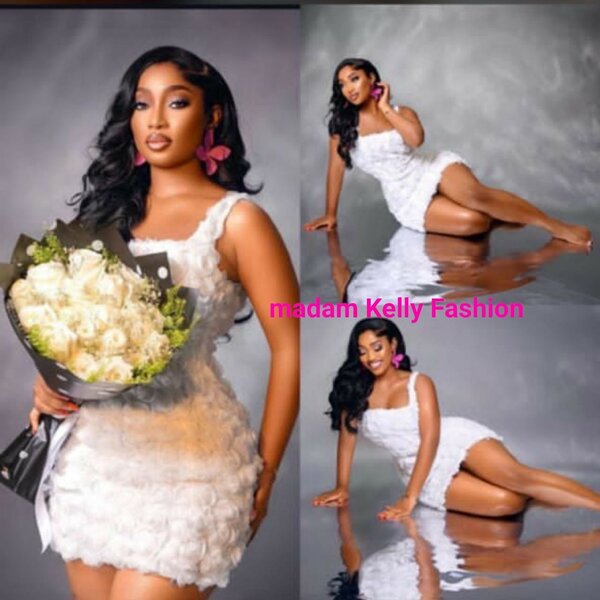 Jolie mini robe blanche pour femmes