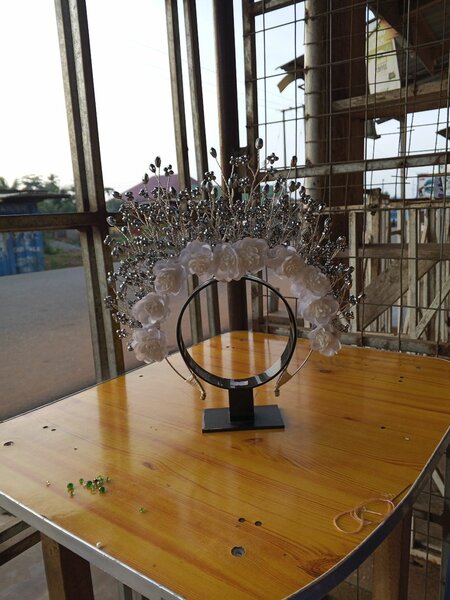 Tiara headpiece
