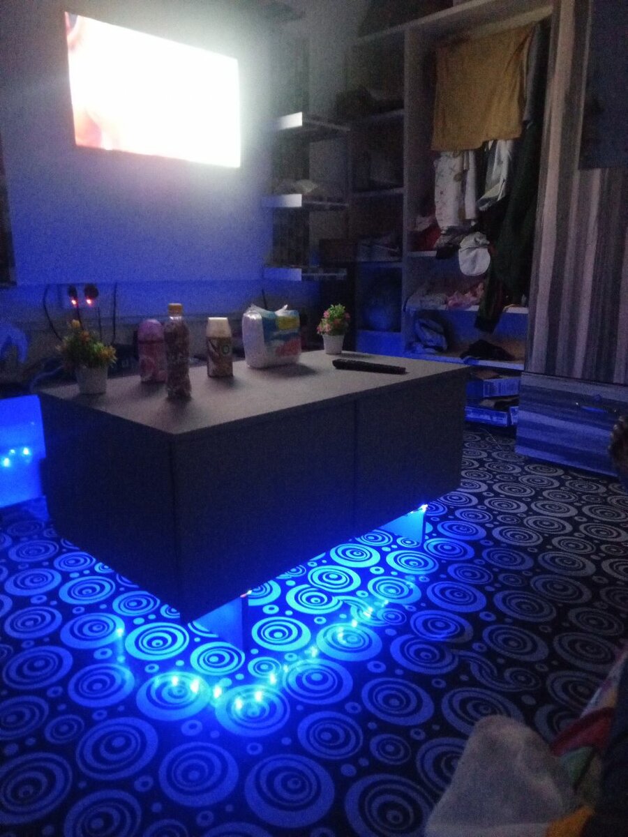 Floating cabinet