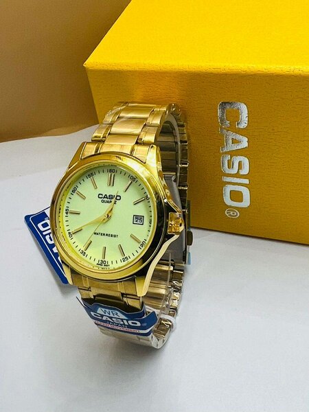 Montre Casio Dorée Élégante
