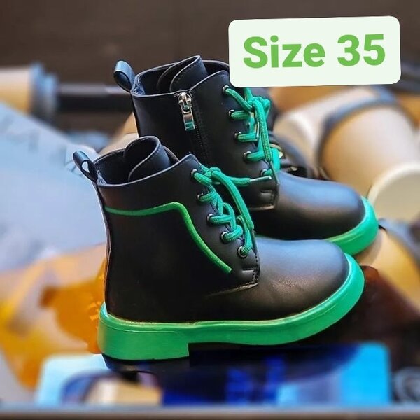 Unisex boot