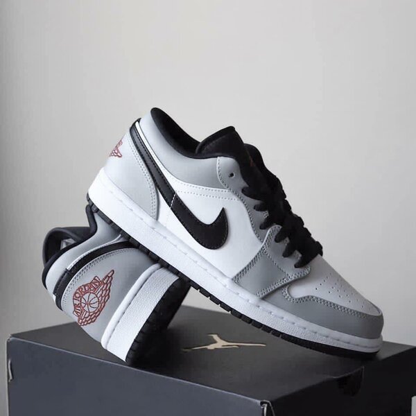Baskets Nike blanches  grises