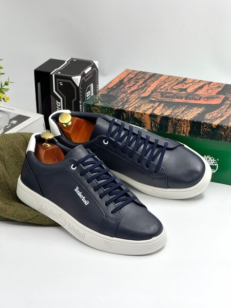 TIMBERLAND NAVY AND WHITE