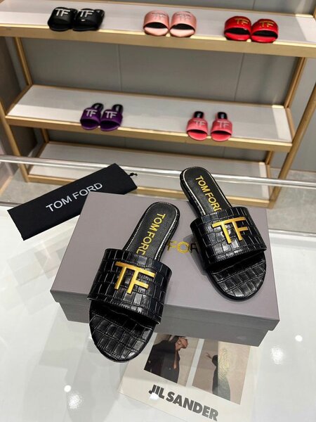 Ladies slippers