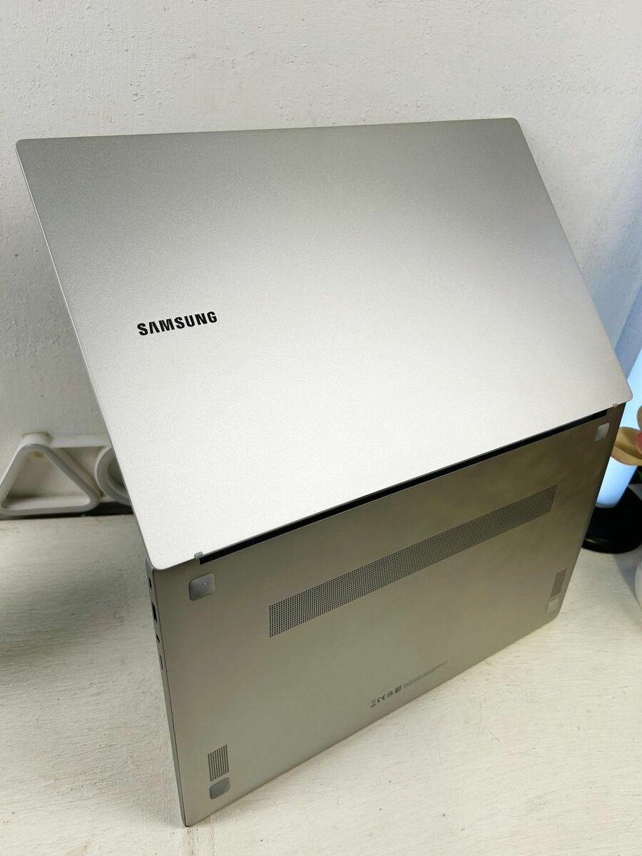Samsung Ordinateur Portable Élégant