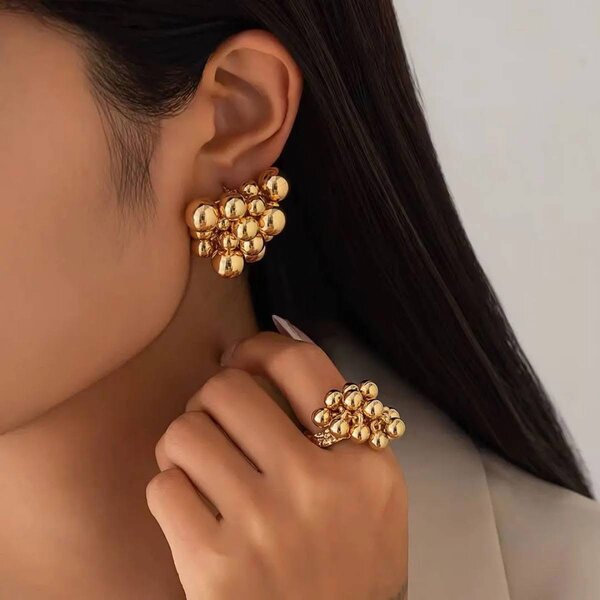 Boucles d'oreilles dorées tendance