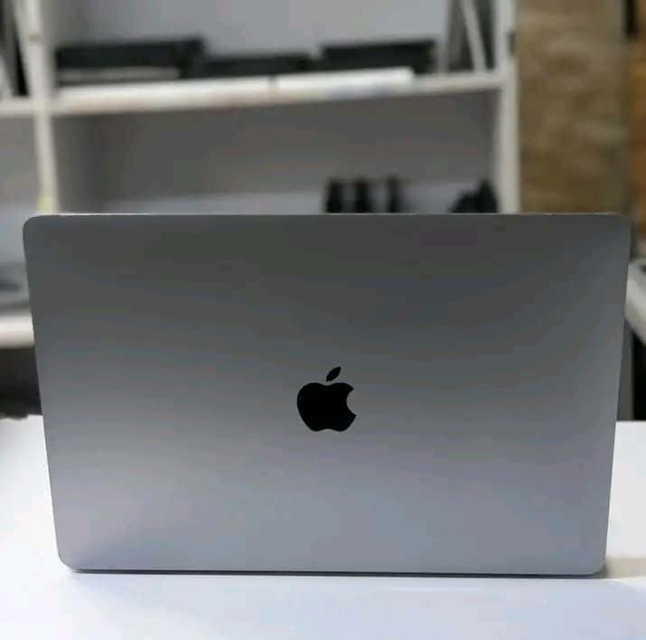 MacBook Pro Apple