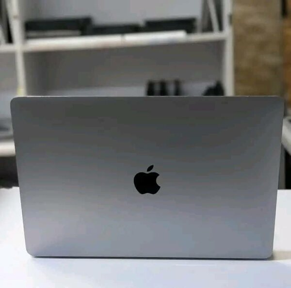 MacBook Pro Apple