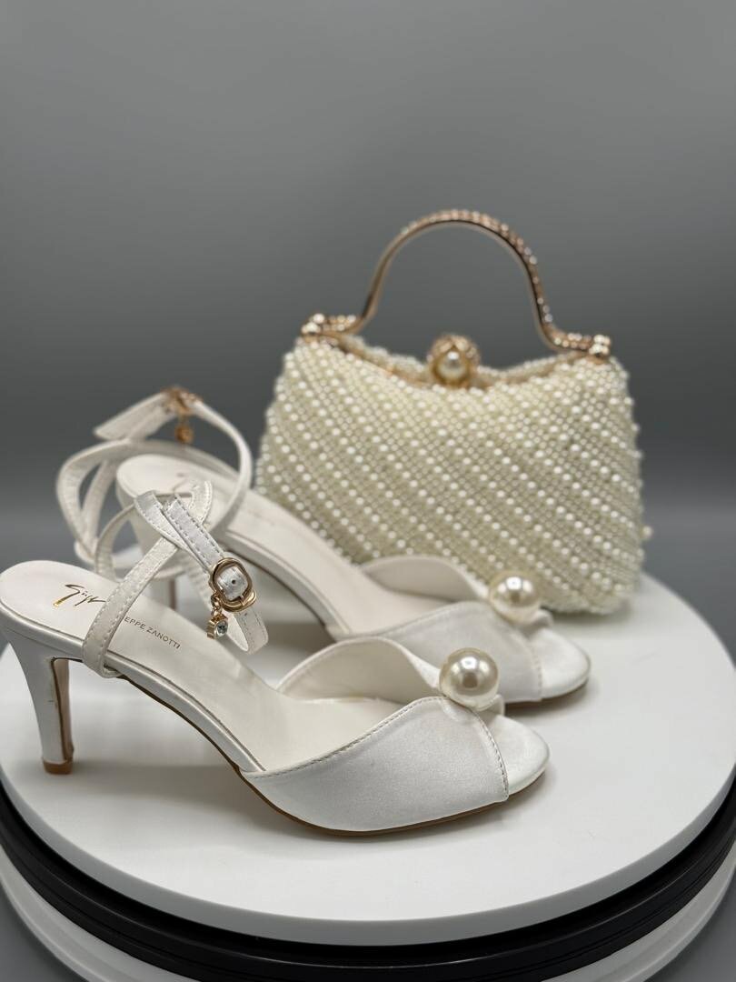 Ladies heel