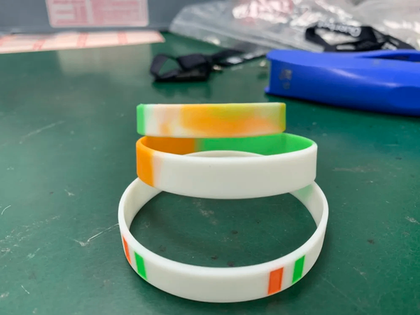 3 à 1000f Bracelet  lueure