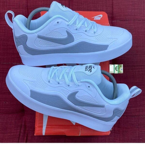 Nike 720 blanc