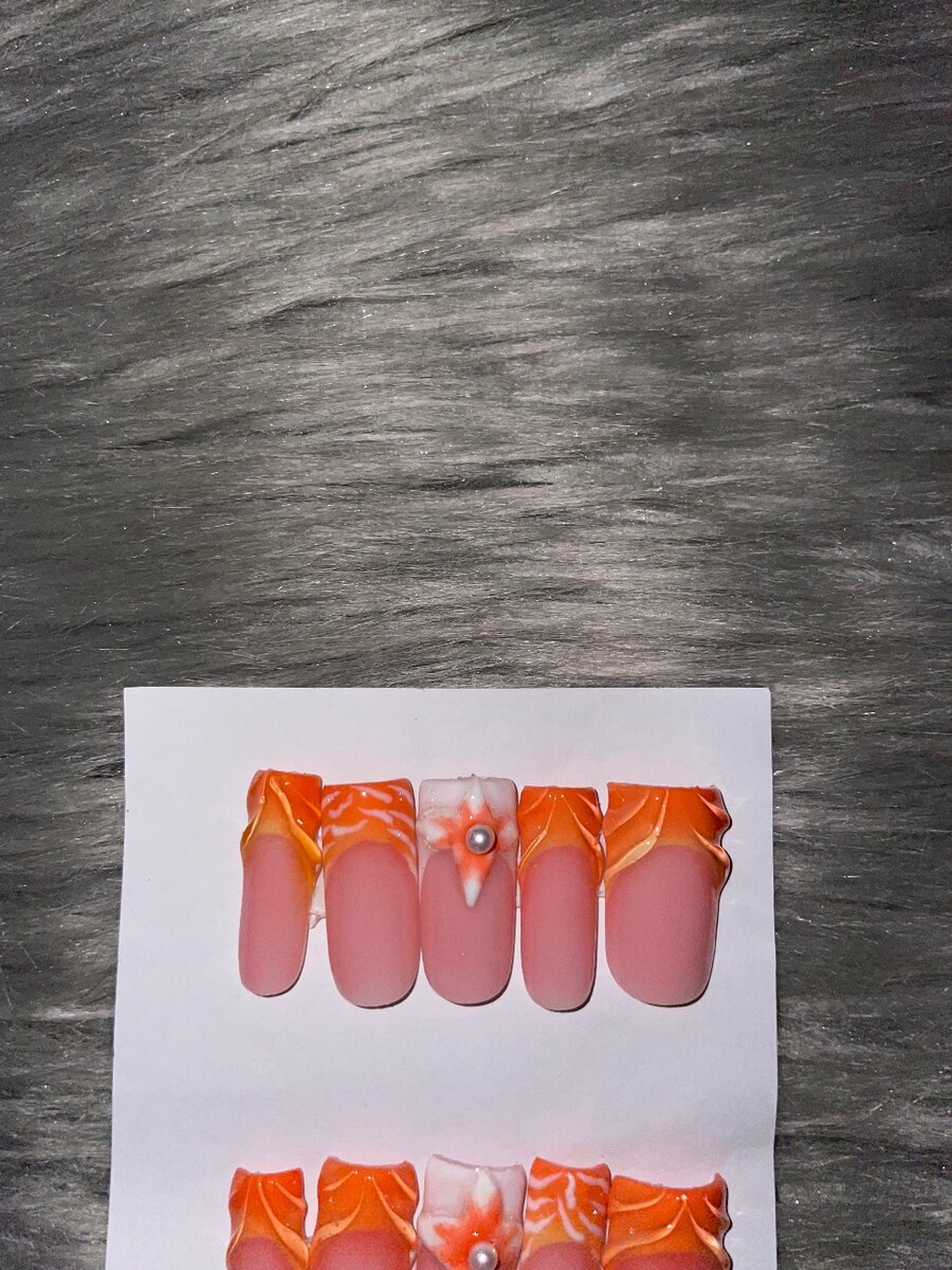 Press on nails
