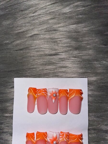Press on nails