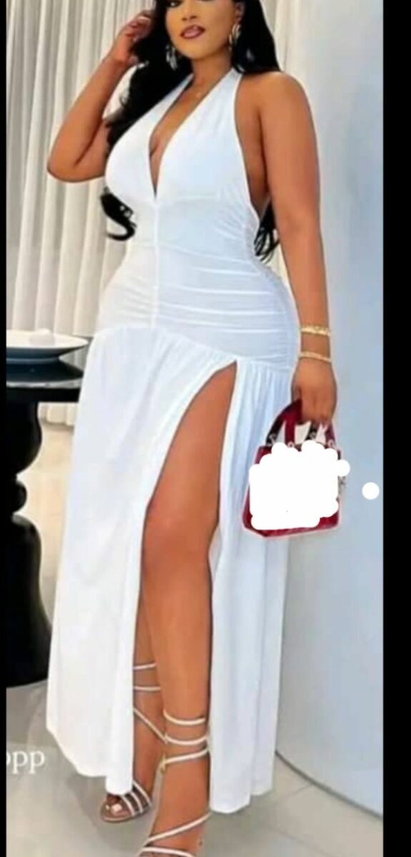 Robe Blanche Élégante Fendue