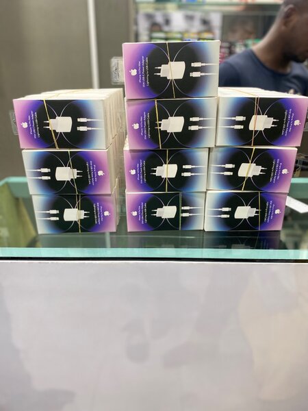 Chargeur iPhone 14