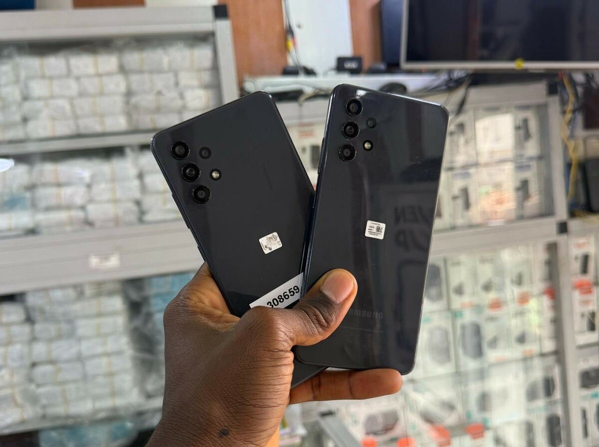 SAMSUNG A 32