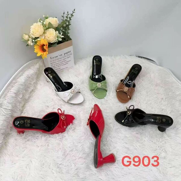 Mules élégantes en cuir verni
