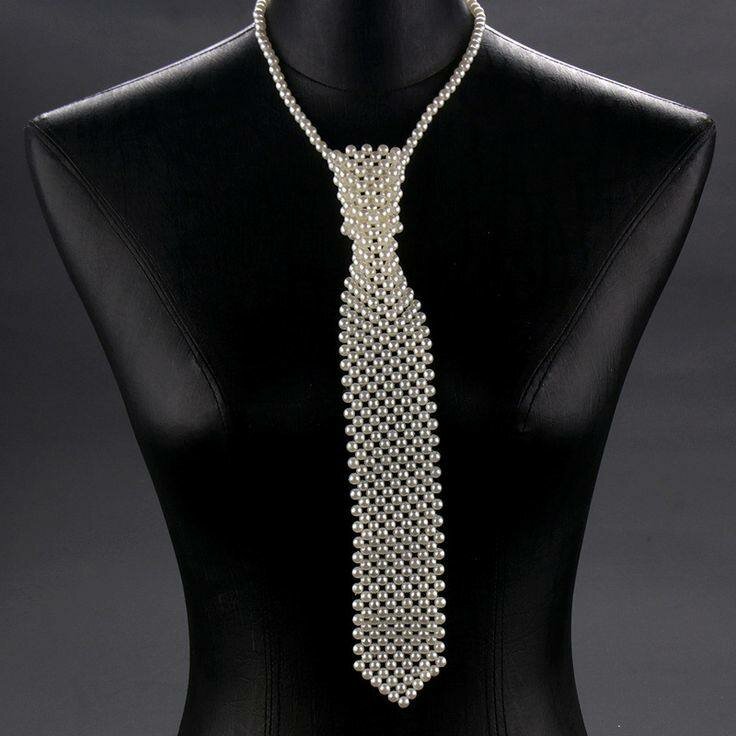 Cravate en perles élégante