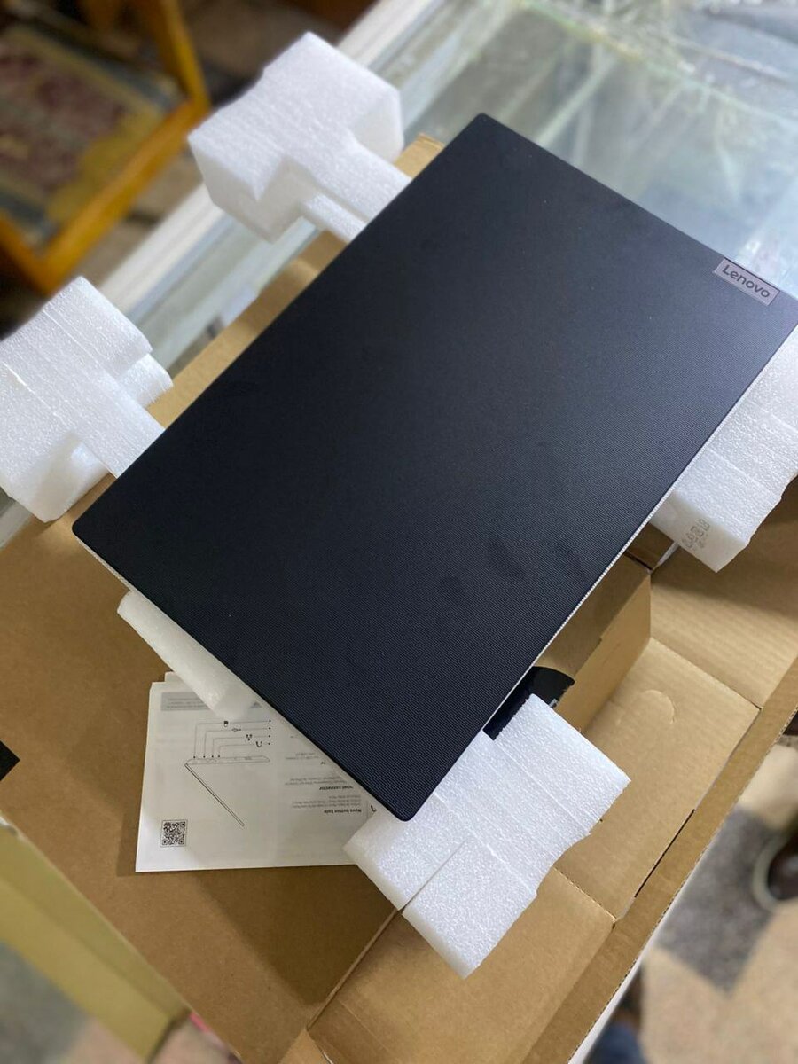 Lenovo V15