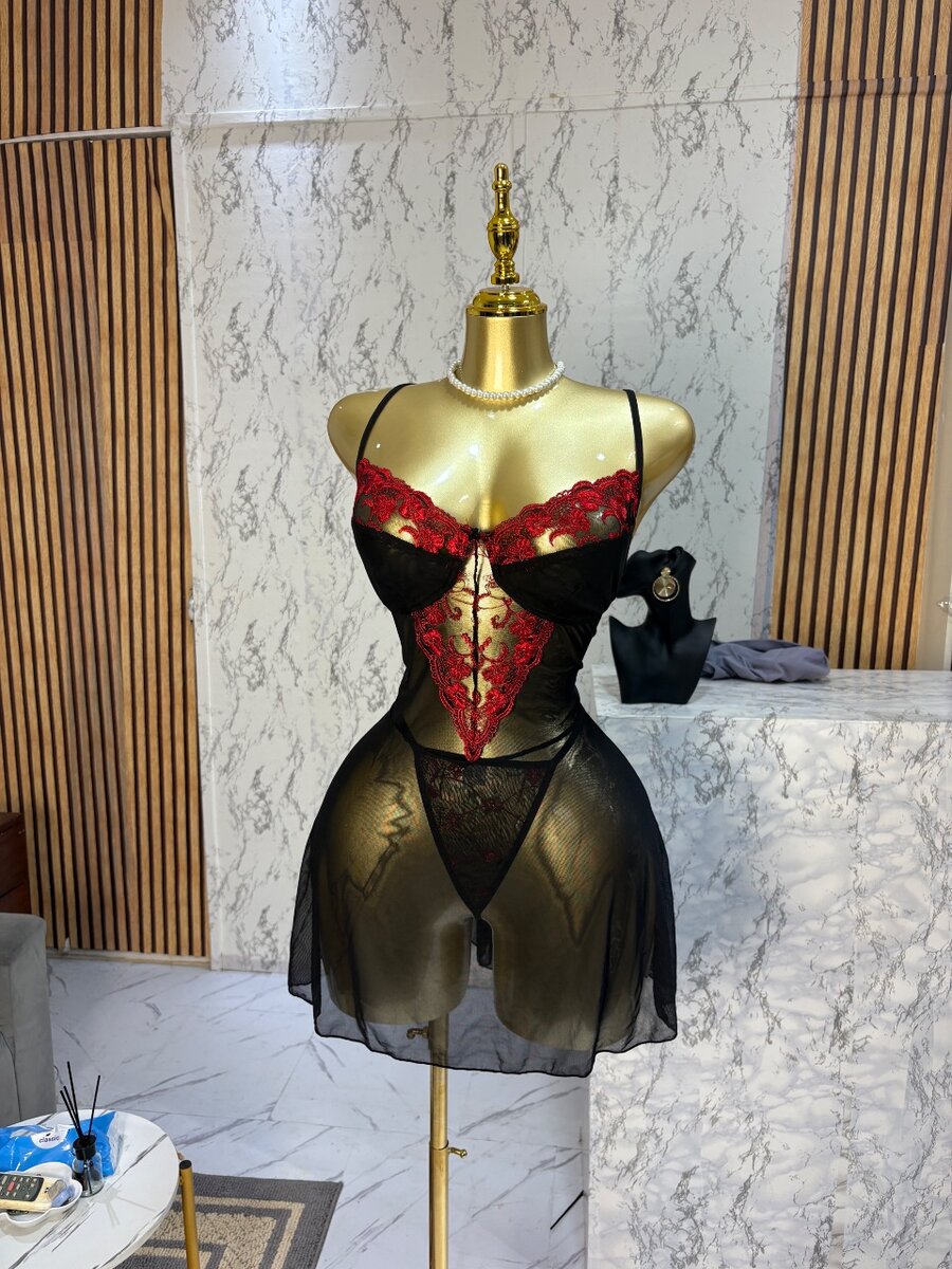 Nuisette transparente sexy