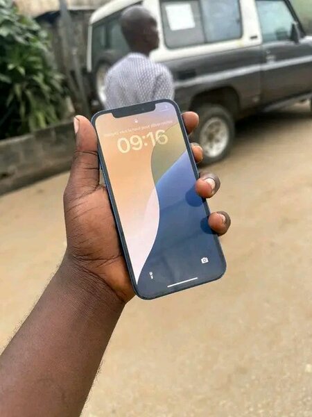 iPhone 12 simple