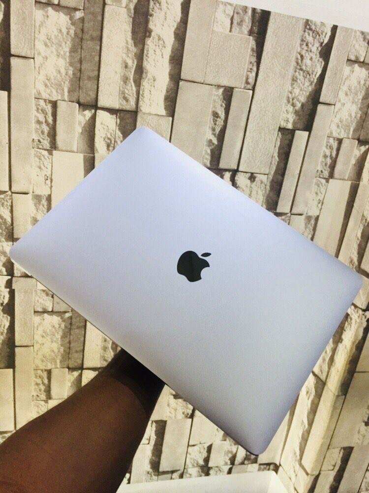 MacBook Air Clean