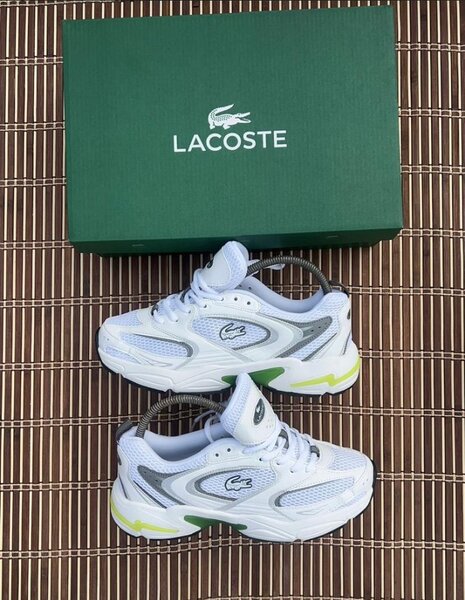 Baskets blanches Lacoste emblématiques