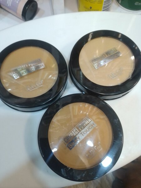 Compact powder silky touch make up