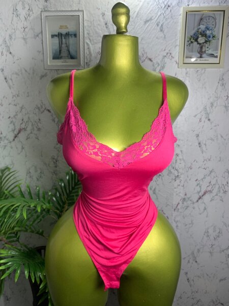 Body en dentelle rose
