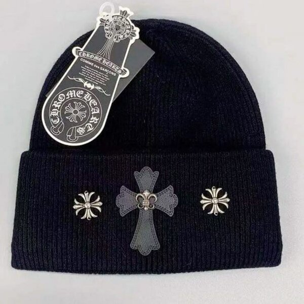 Bonnets en tricot avec croix