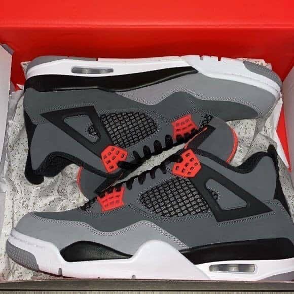 Air Jordan 4