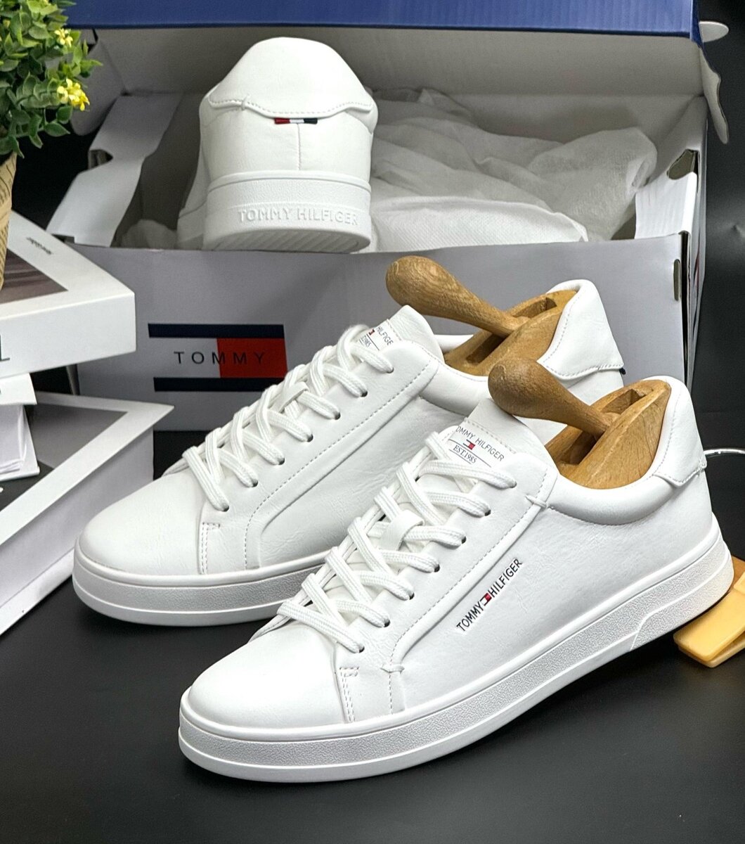 TOMMY HILFIGER ALL WHITE