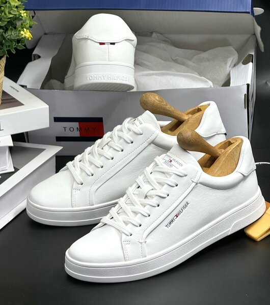 TOMMY HILFIGER ALL WHITE
