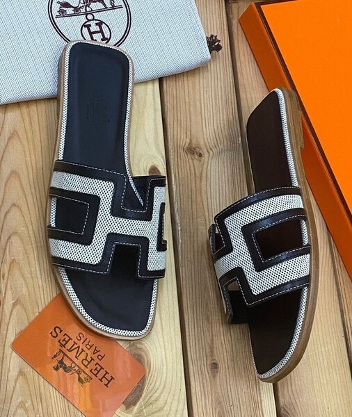Ladies sandals